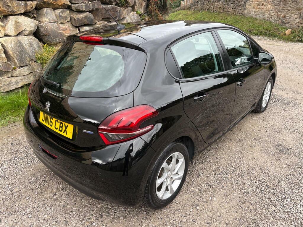 Peugeot 208 Hatchback 1.2 Puretech Allure 2016 Red #3