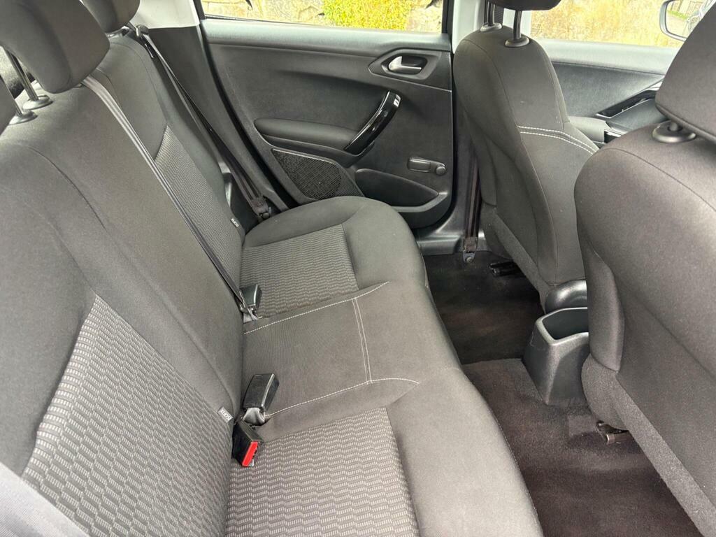 Peugeot 208 Hatchback 1.2 Puretech Allure 2016 Red #9