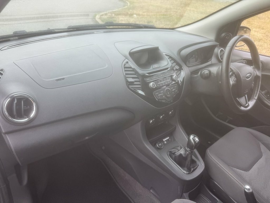 Ford KA+ 2017 67 Zetec Black #30