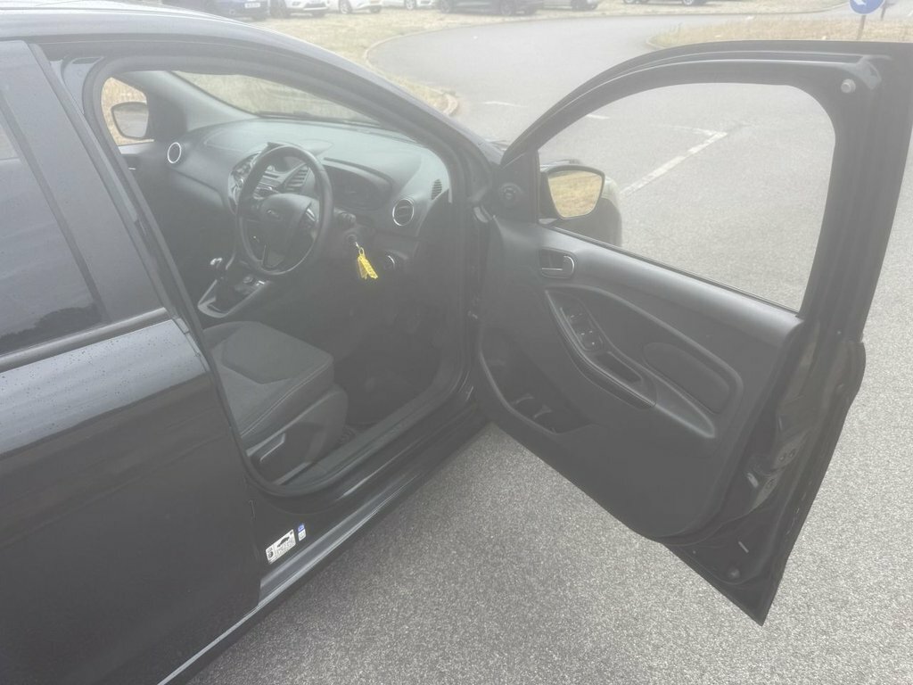 Ford KA+ 2017 67 Zetec Black #17