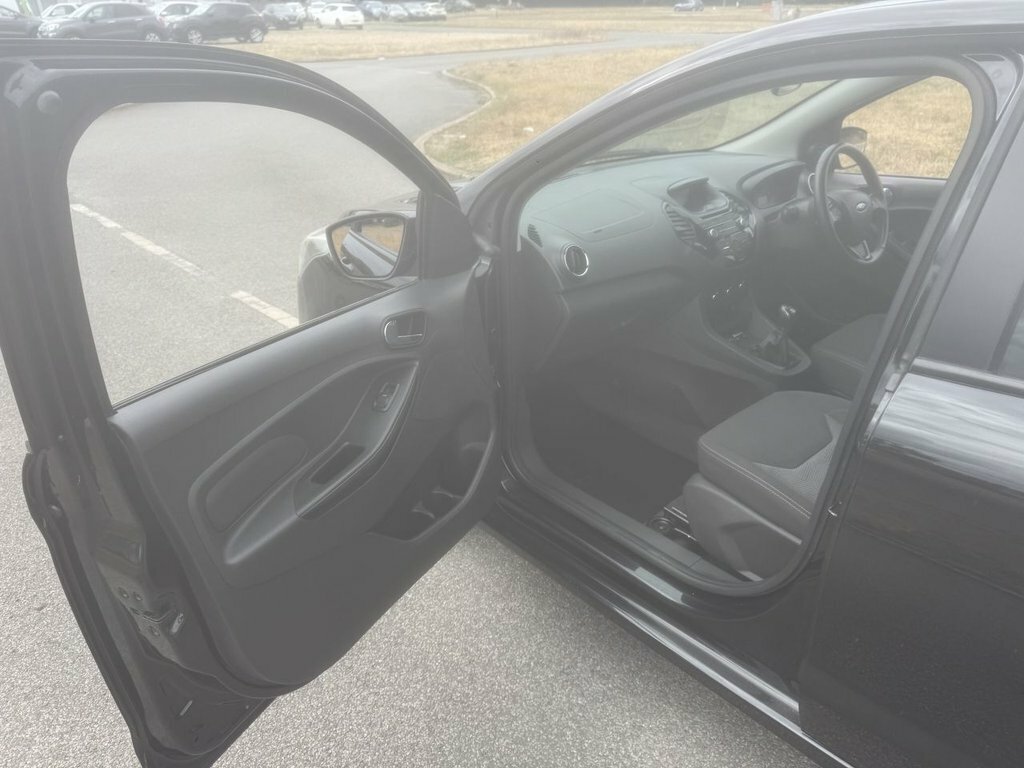 Ford KA+ 2017 67 Zetec Black #29