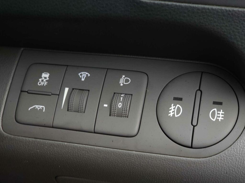 Hyundai I800 Mpv Silver #32
