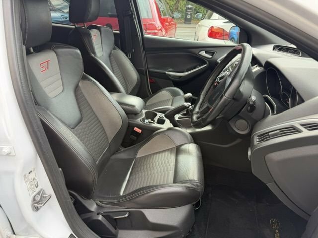Ford Focus 2.0 St-2 247 OV14ULC White #6