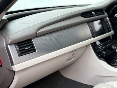 Jaguar XF 3.0D S Black #59