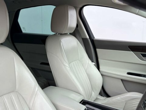 Jaguar XF 3.0D S Black #19