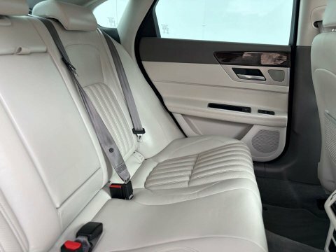 Jaguar XF 3.0D S Black #28