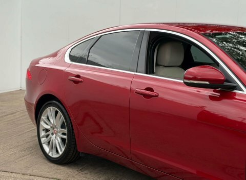 Jaguar XF 3.0D S Black #11