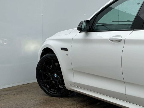 BMW 5 Series 2.0 520D Modern White #39