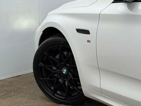 BMW 5 Series 2.0 520D Modern White #43