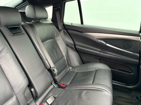 BMW 5 Series 2.0 520D Modern White #25
