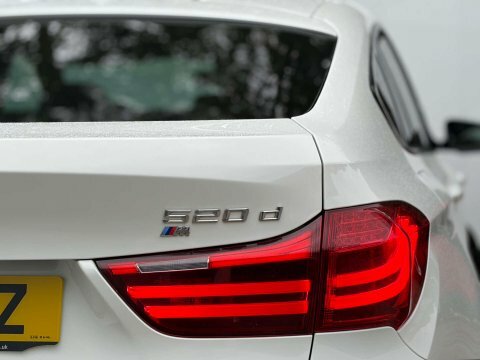 BMW 5 Series 2.0 520D Modern White #31