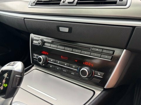 BMW 5 Series 2.0 520D Modern White #47