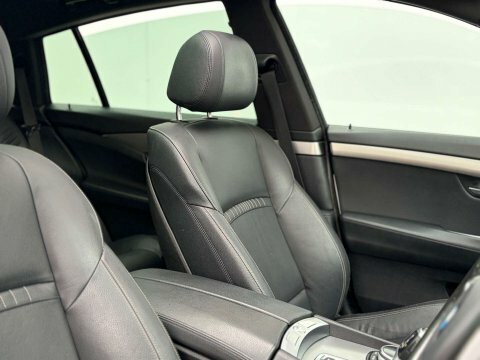 BMW 5 Series 2.0 520D Modern White #19