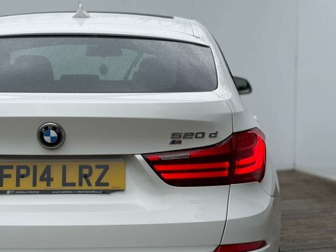 BMW 5 Series 2.0 520D Modern White #34