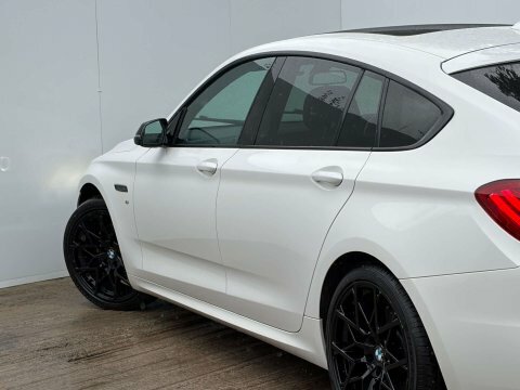BMW 5 Series 2.0 520D Modern White #40