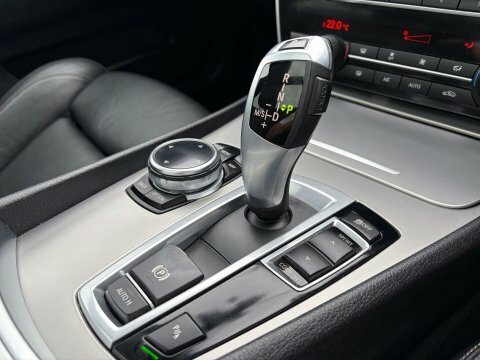 BMW 5 Series 2.0 520D Modern White #46