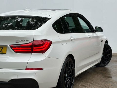 BMW 5 Series 2.0 520D Modern White #27