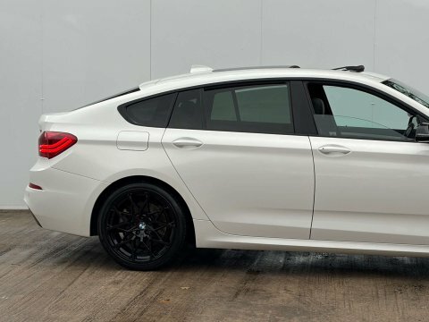 BMW 5 Series 2.0 520D Modern White #14