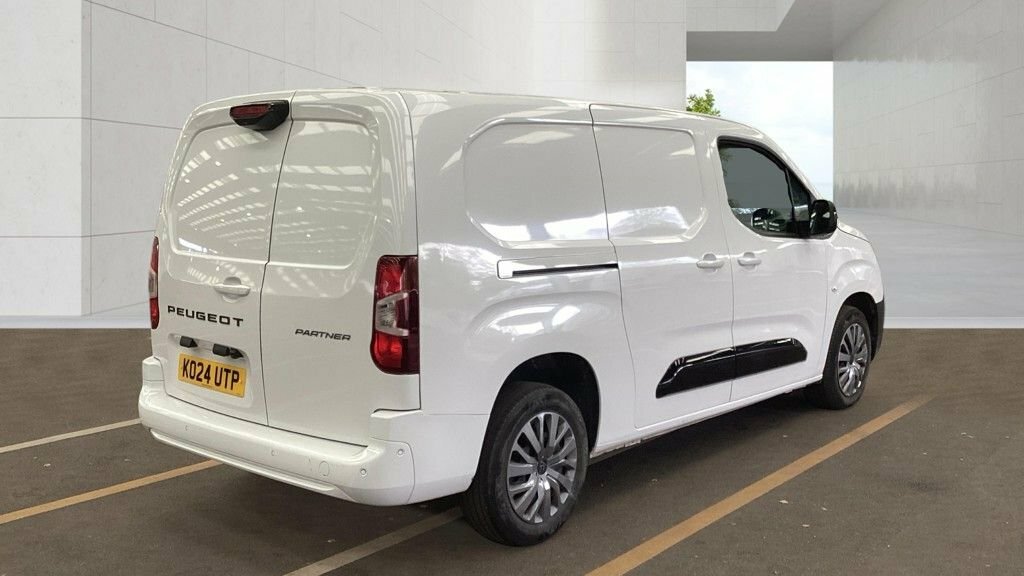 Peugeot Partner 1.5L Asphalt 6Dr White #4