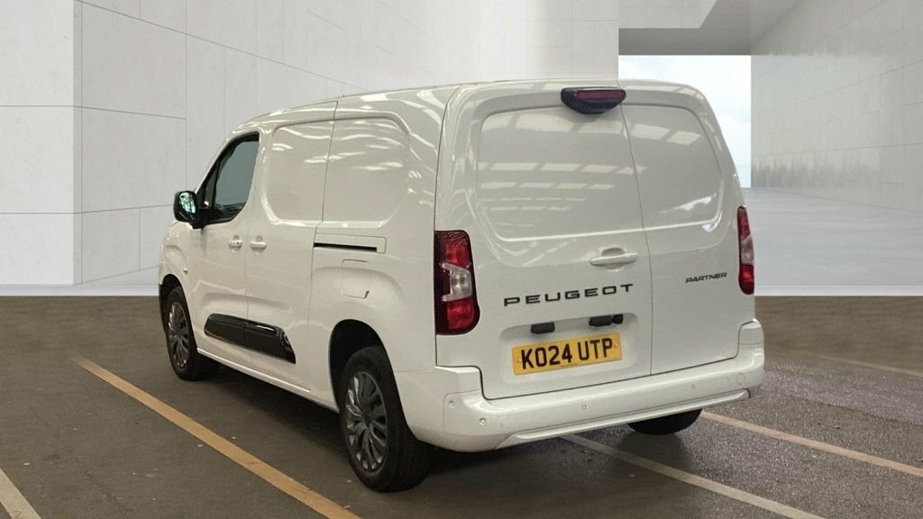 Peugeot Partner 1.5L Asphalt 6Dr White #3
