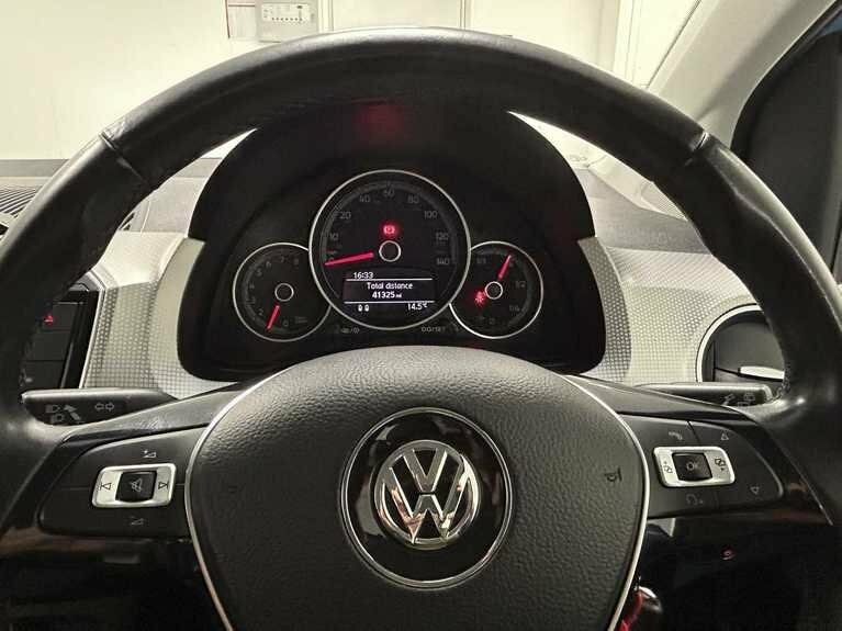 Volkswagen Up 1.0 Move Up Tech Edition Hatchback Man Red #31