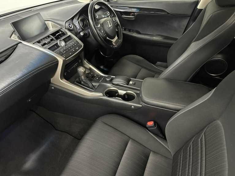 Lexus NX 2.5 Se Black #3