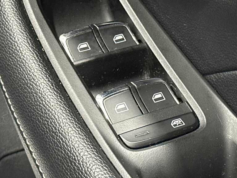 MG MG5 61.1Kwh Excite Long Range Estate Silver #38
