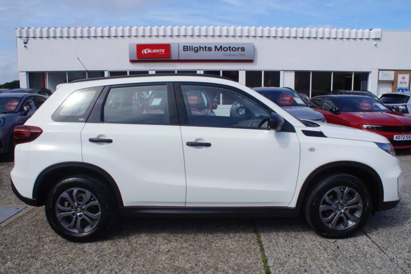 Suzuki Vitara 1.4 Boosterjet 48V Hybrid Go White #5