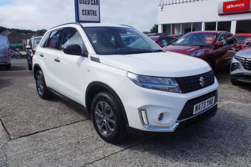 Suzuki Vitara 1.4 Boosterjet 48V Hybrid Go White