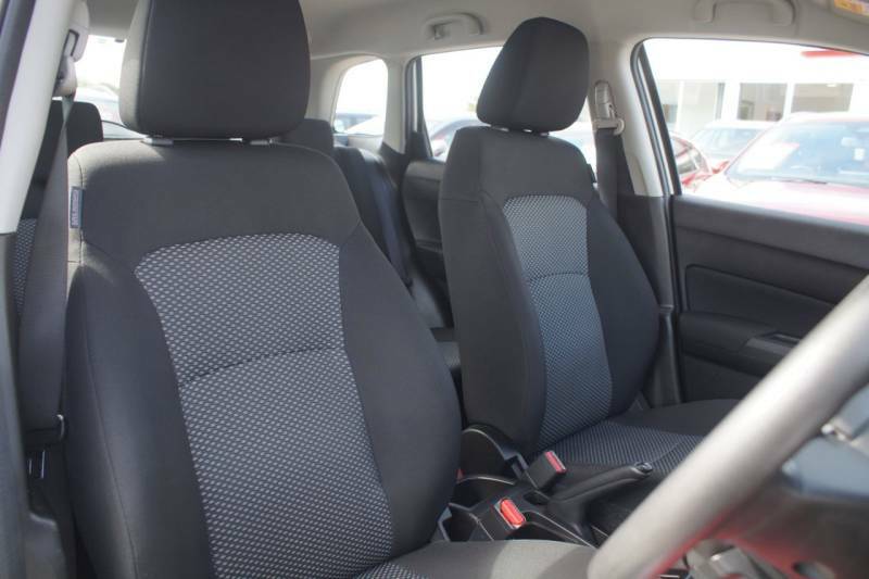 Suzuki Vitara 1.4 Boosterjet 48V Hybrid Go White #2
