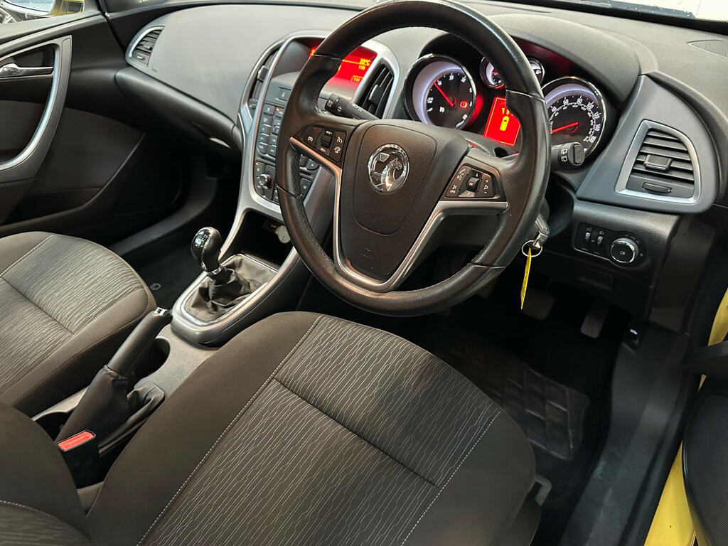 Vauxhall Astra GTC 2.0 Cdti Sport Euro 5 Ss Yellow #3