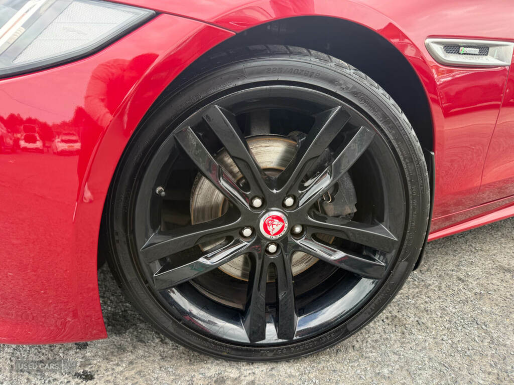 Jaguar XE 2.0D 180 R-sport Black #2