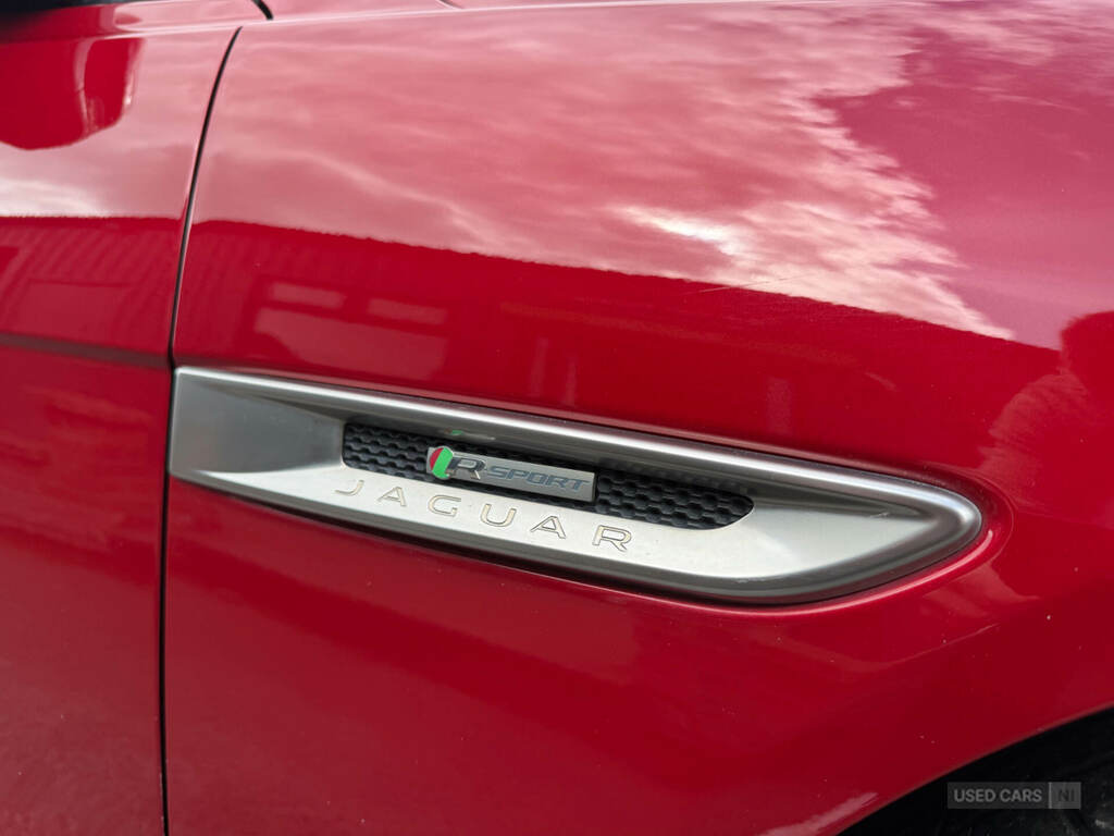 Jaguar XE 2.0D 180 R-sport Black #9