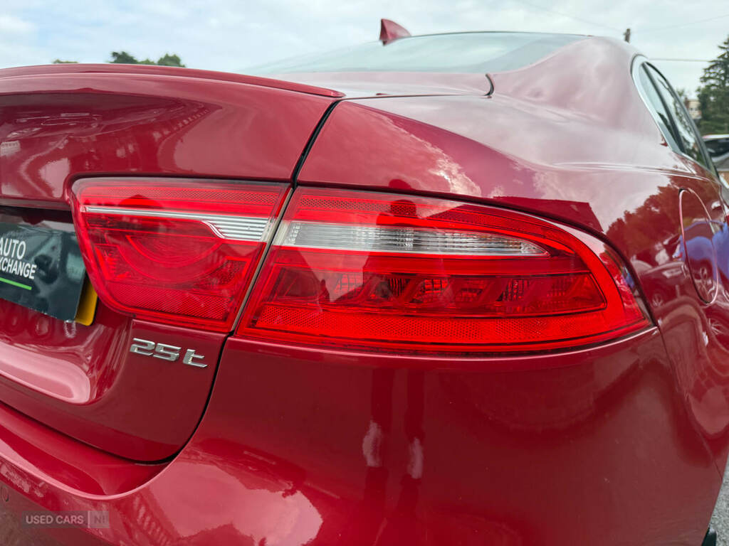 Jaguar XE 2.0D 180 R-sport Black #7