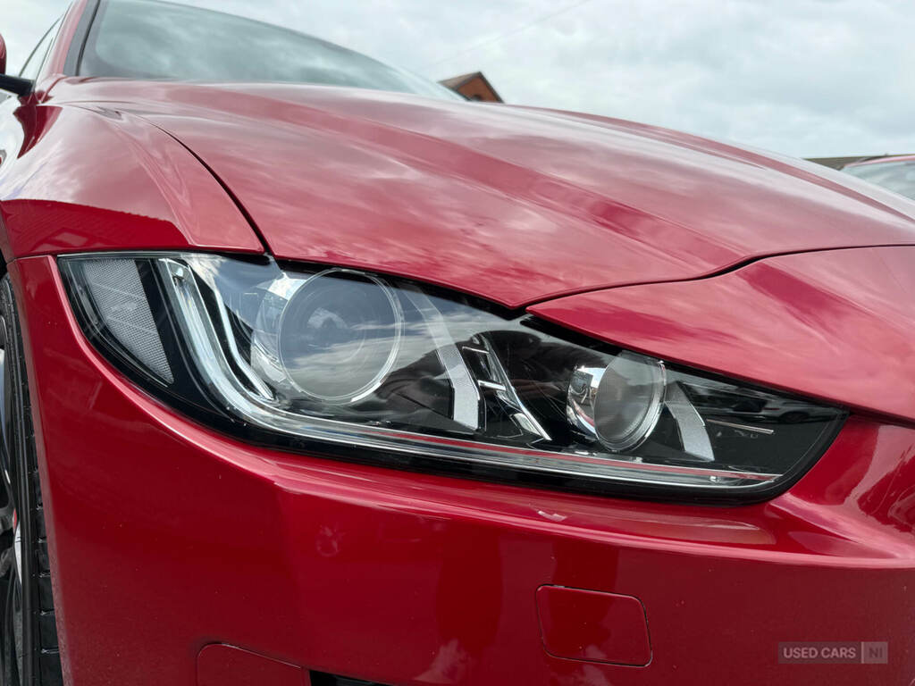 Jaguar XE 2.0D 180 R-sport Black #4