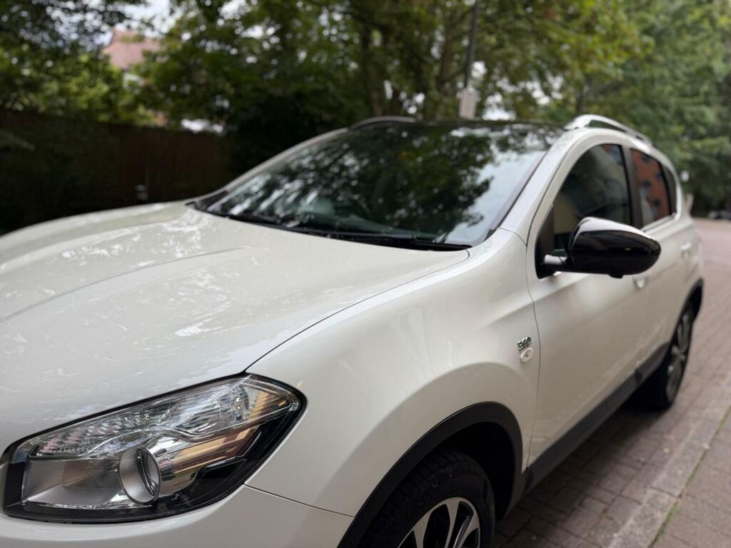 Nissan Qashqai Hatchback White #28