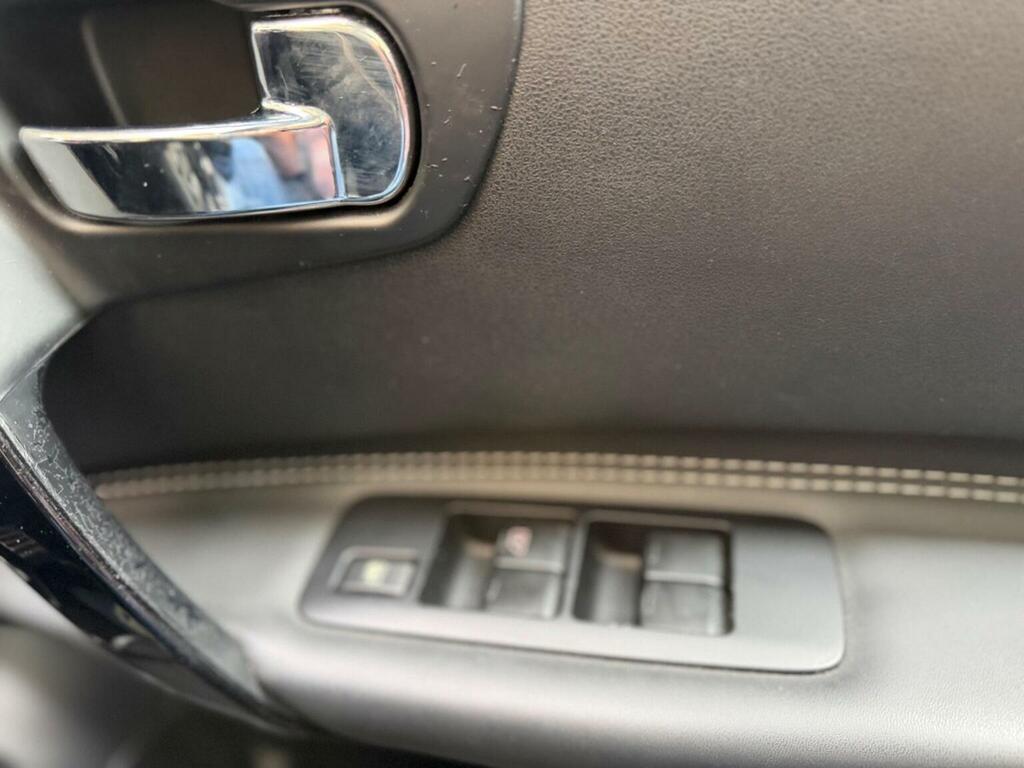 Nissan Qashqai Hatchback White #25
