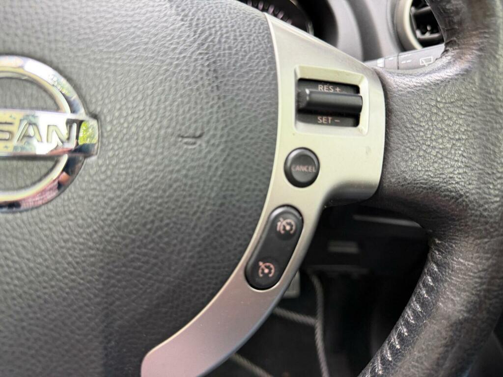 Nissan Qashqai Hatchback White #22