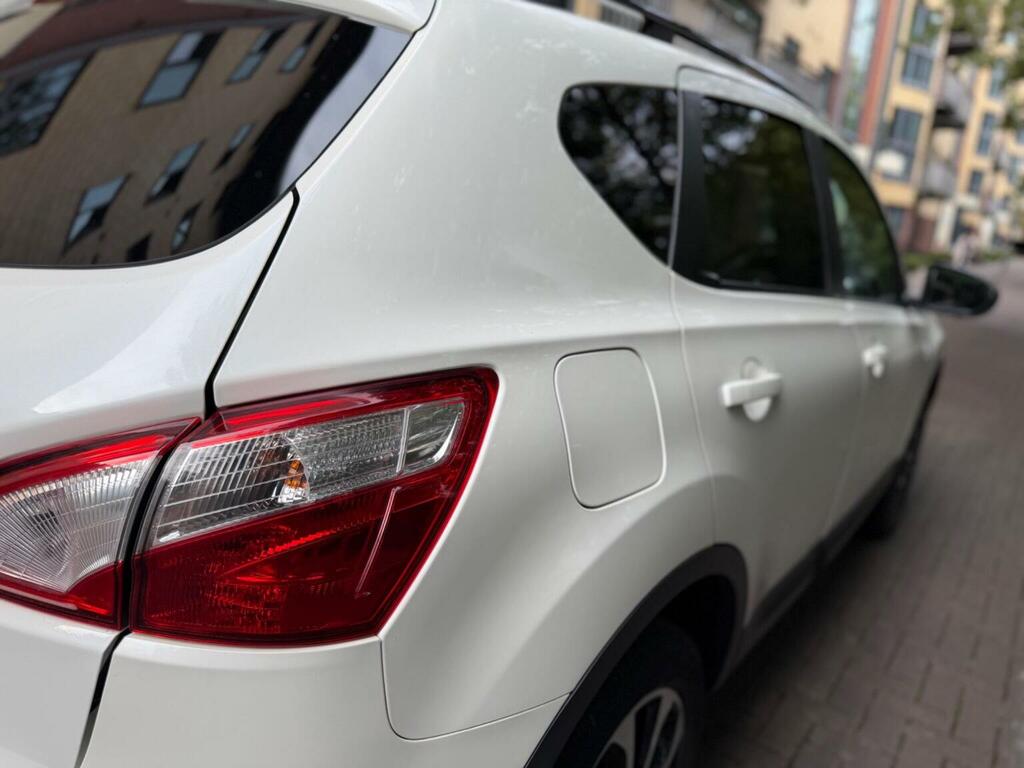 Nissan Qashqai Hatchback White #30