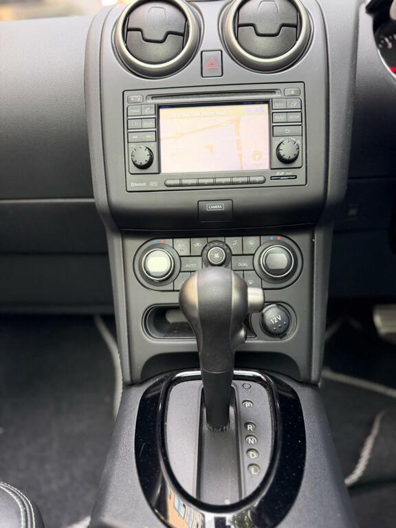 Nissan Qashqai Hatchback White #14
