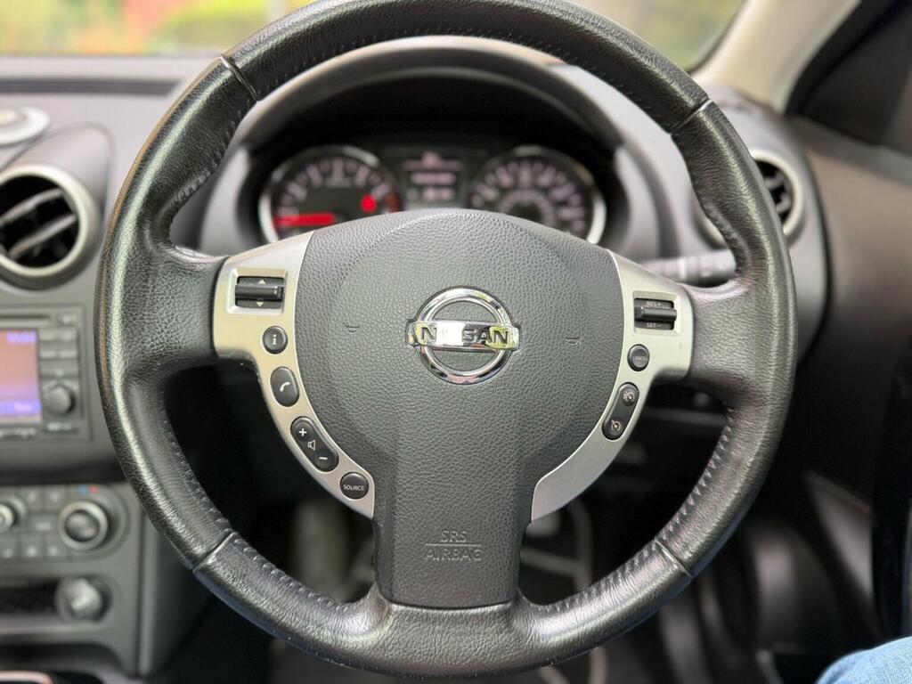 Nissan Qashqai Hatchback White #18