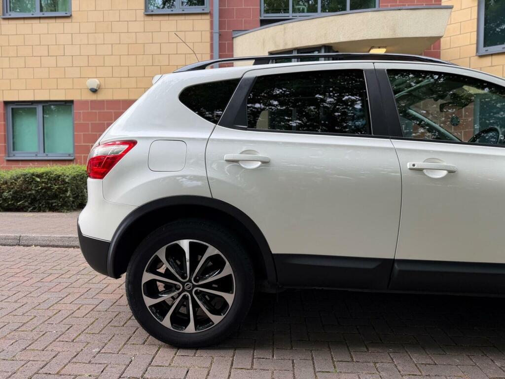Nissan Qashqai Hatchback White #11