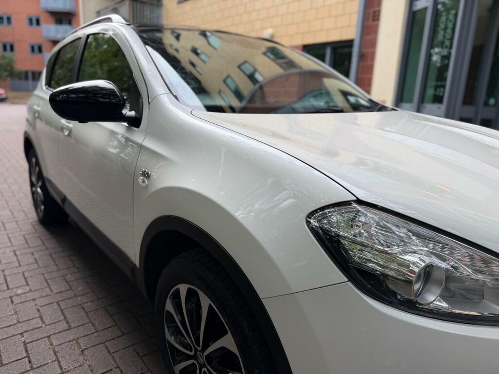Nissan Qashqai Hatchback White #27