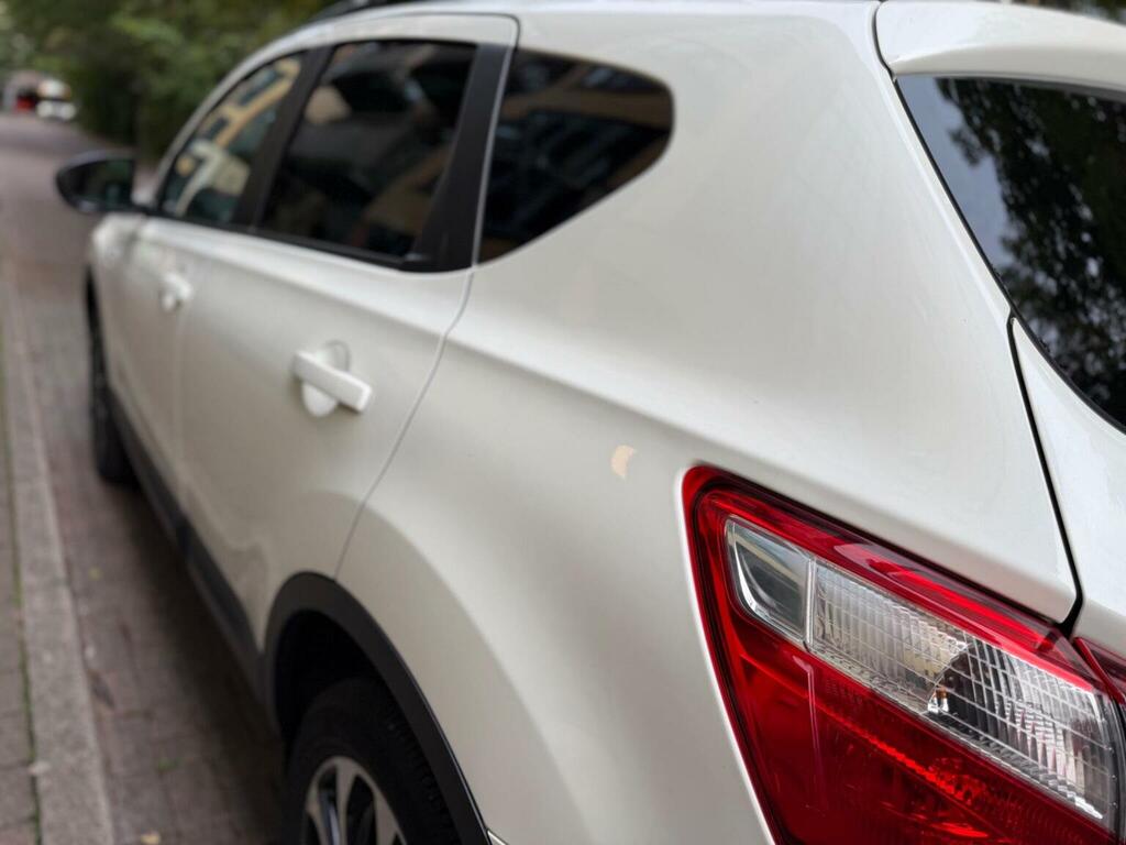 Nissan Qashqai Hatchback White #29