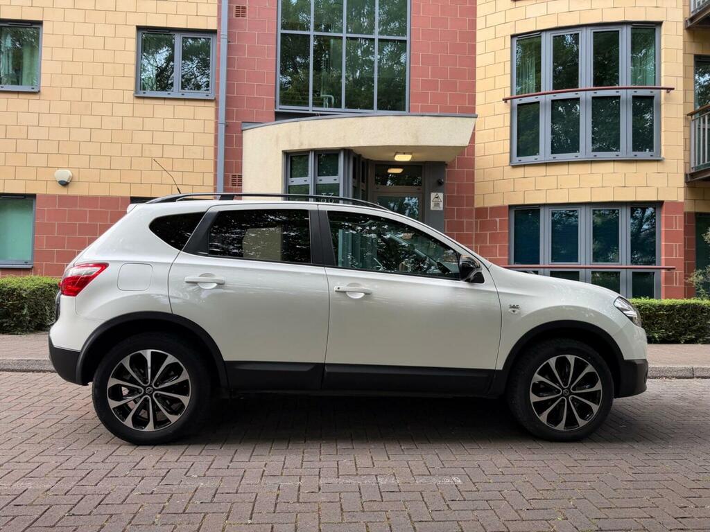 Nissan Qashqai Hatchback White #10