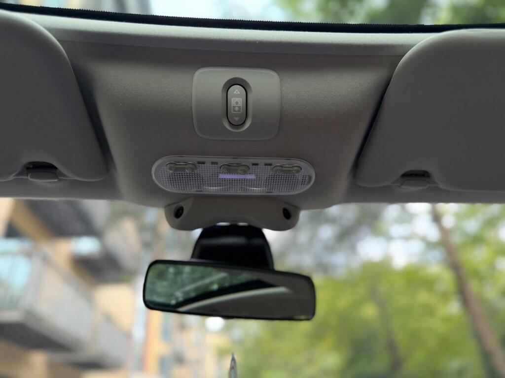Nissan Qashqai Hatchback White #26