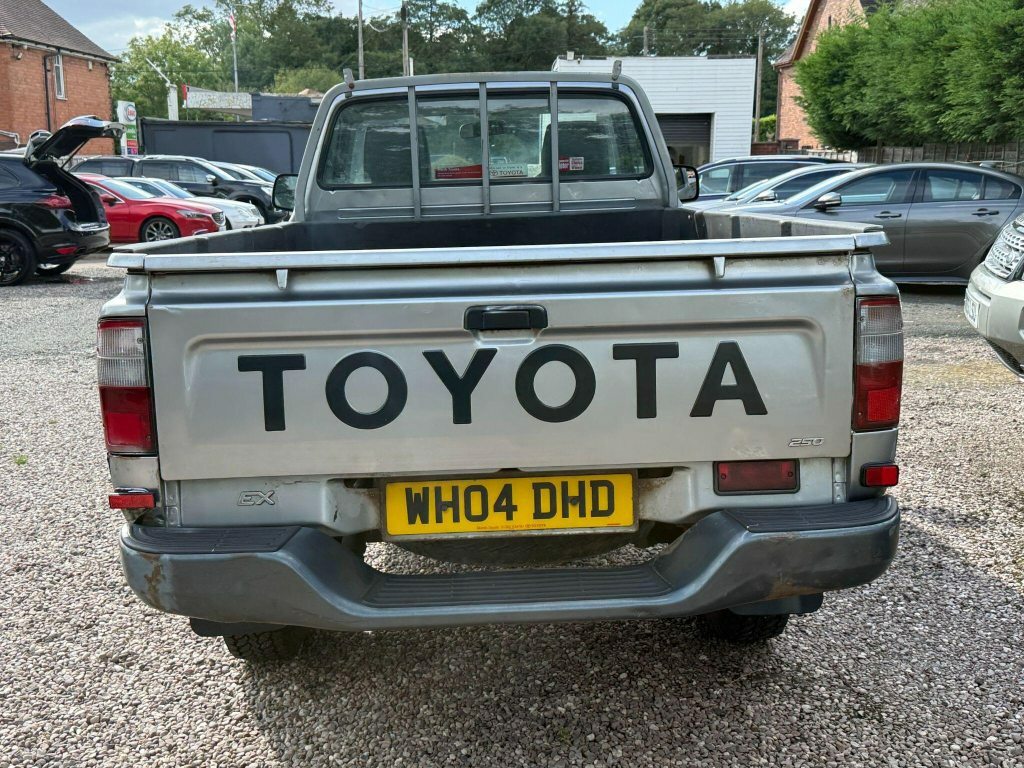 Toyota HILUX 2.5 250 Ex Silver #5