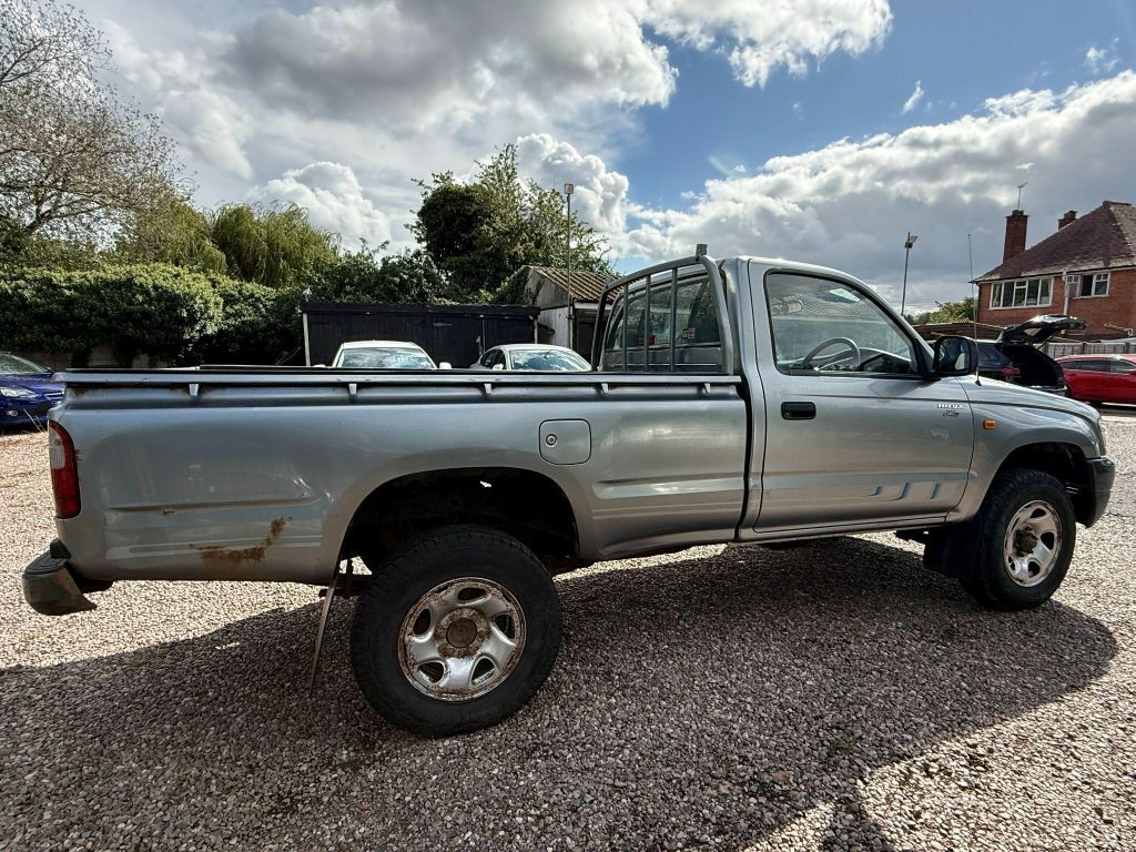 Toyota HILUX 2.5 250 Ex Silver #2