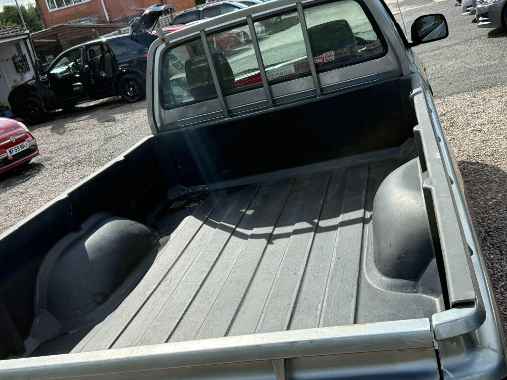 Toyota HILUX 2.5 250 Ex Silver #6