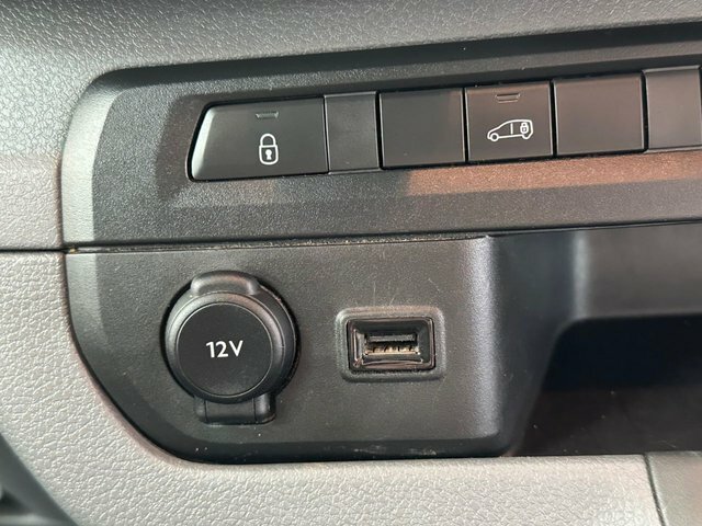 Vauxhall Vivaro 2900 1.5D 100Ps Dynamic H1 Van White #31